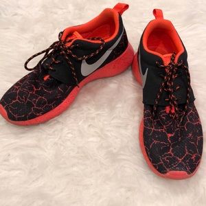Nike Roshe black/orange 6Y fits 7 womens